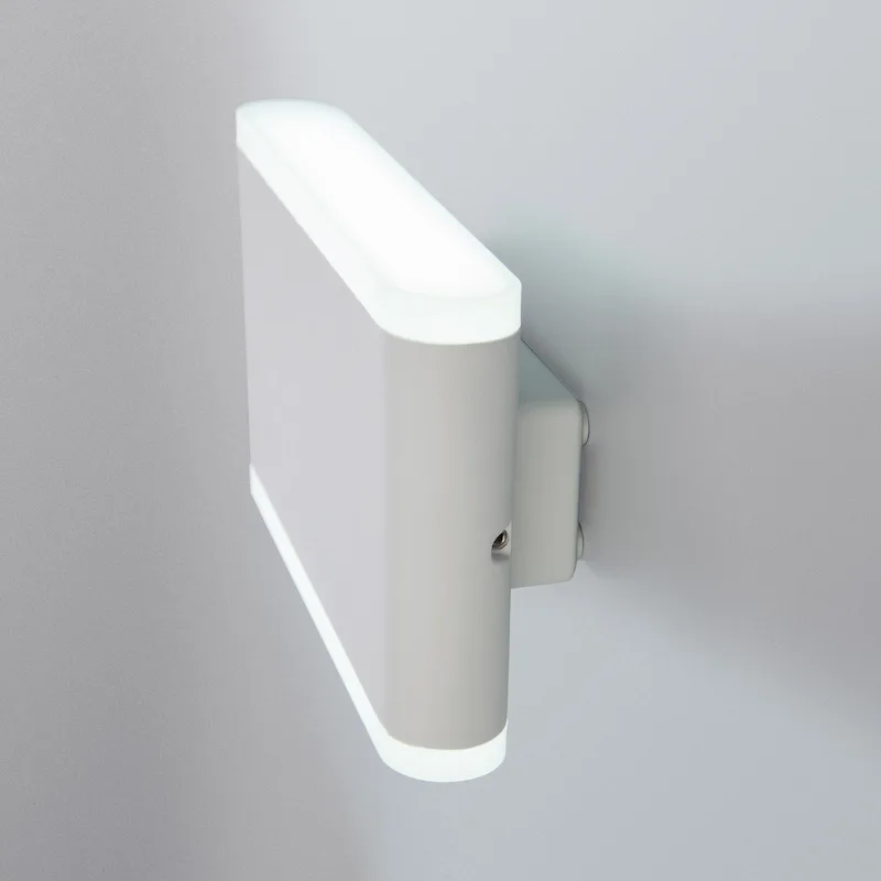 Aplique de pared exterior ORTHOG LED IP65 de Leuk