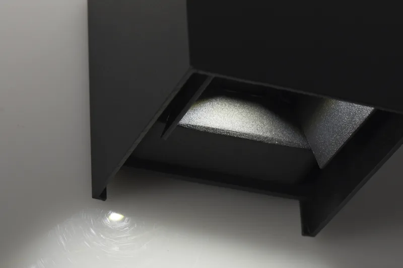 Aplique de pared exterior PLEVRES LED 6W IP65 de Leuk