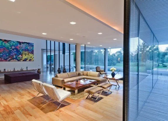 Interior residencial con luz natural